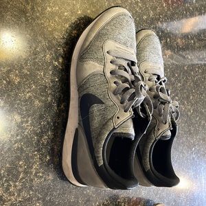 Nike Internationalists. Mens 8.5. Shoes